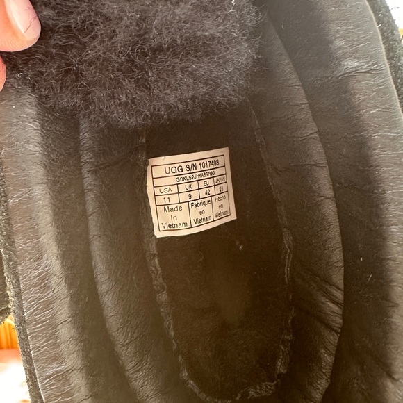 UGG VIKI WATERPROOF BLACK BOOTS Size 11 - Picture 6 of 7